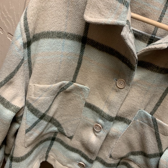 For The Republic Crop Shacket - Picture 6 of 11